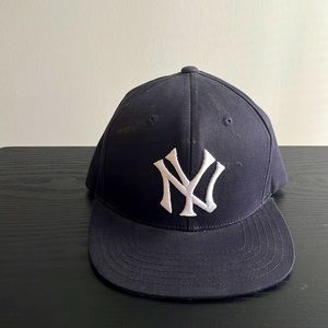 Navy Blue New York Yankees snap back hat.